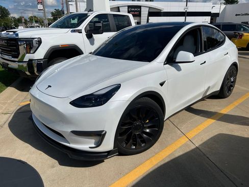 Used 2024 Tesla Model Y Performance AWD/4WD image 1