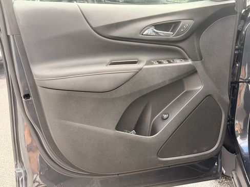 Used 2023 Chevrolet Equinox RS FWD image 16