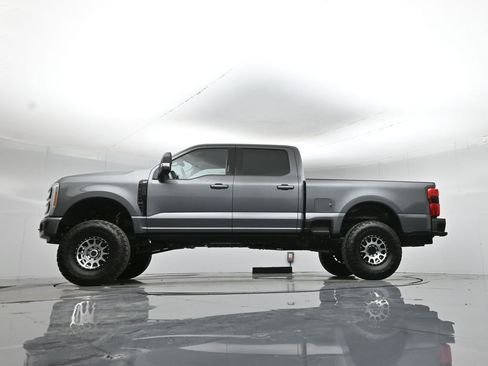 Used 2023 Ford F250 XLT w/ Black Appearance Package image 7