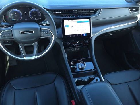 Used 2025 Jeep Grand Cherokee Limited w/ Black Appearance Package image 26