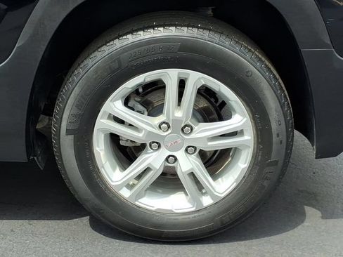 Used 2024 GMC Terrain SLE w/ Driver Convenience Package FWD image 7