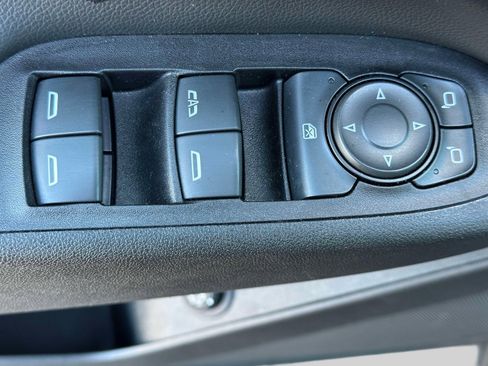 Used 2019 Chevrolet Equinox LT image 18