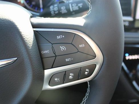 New 2026 Chrysler Pacifica Select image 15