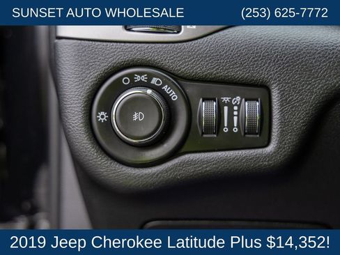 Used 2019 Jeep Cherokee Latitude Plus AWD/4WD image 47