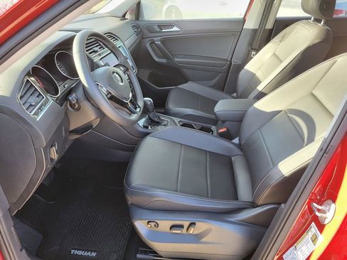 Used 2021 Volkswagen Tiguan SE w/ Panoramic Sunroof Package image 21