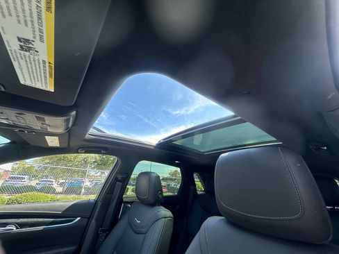 Used 2023 Cadillac XT5 Premium Luxury w/ Technology Package AWD/4WD image 22