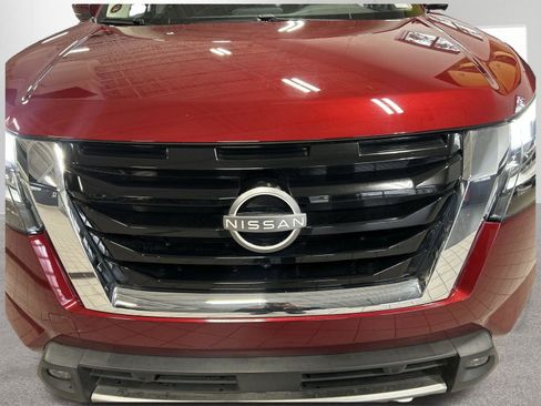 Used 2023 Nissan Pathfinder SL image 34