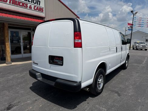 Used 2022 Chevrolet Express 2500 w/ Driver Convenience Package RWD image 4