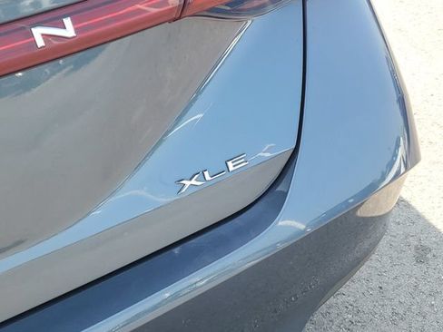 Used 2021 Toyota Avalon XLE w/ Moonroof Package FWD image 7