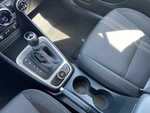 Used 2025 Hyundai Venue SEL FWD image 43