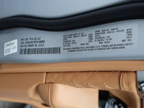 Used 2023 Jeep Grand Cherokee Summit AWD/4WD image 43