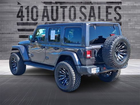 Used 2018 Jeep Wrangler Unlimited Sahara w/ Uconnect 4C Nav & Sound Group AWD/4WD image 8