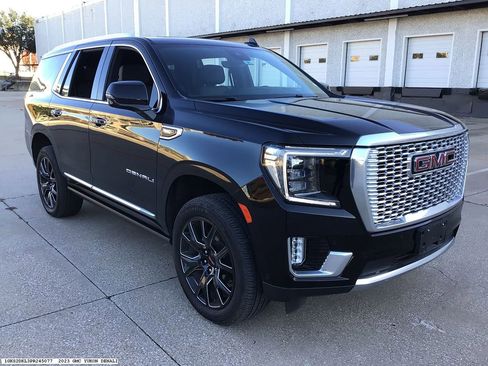 Used 2023 GMC Yukon Denali w/ Denali Reserve Package image 6