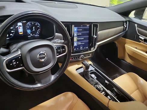 Used 2018 Volvo V90 T5 Cross Country w/ Convenience Package image 2