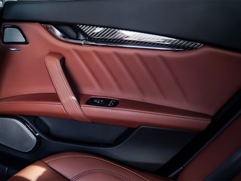 Certified 2022 Maserati Quattroporte Trofeo image 32