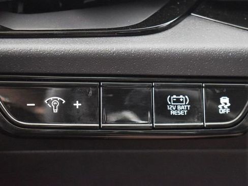 Used 2025 Kia Niro EX FWD image 24