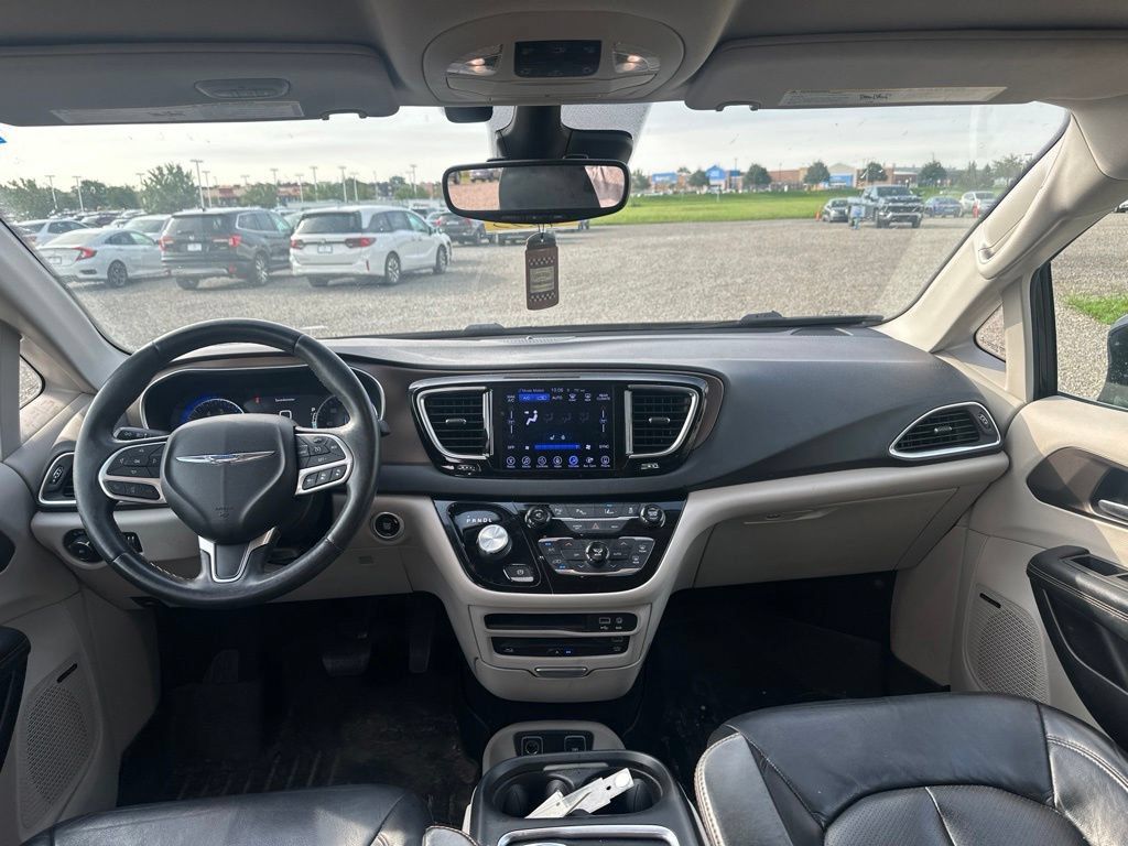 Used 2017 Chrysler Pacifica Touring-L Plus w/ Advanced Safetytec Group FWD image 19