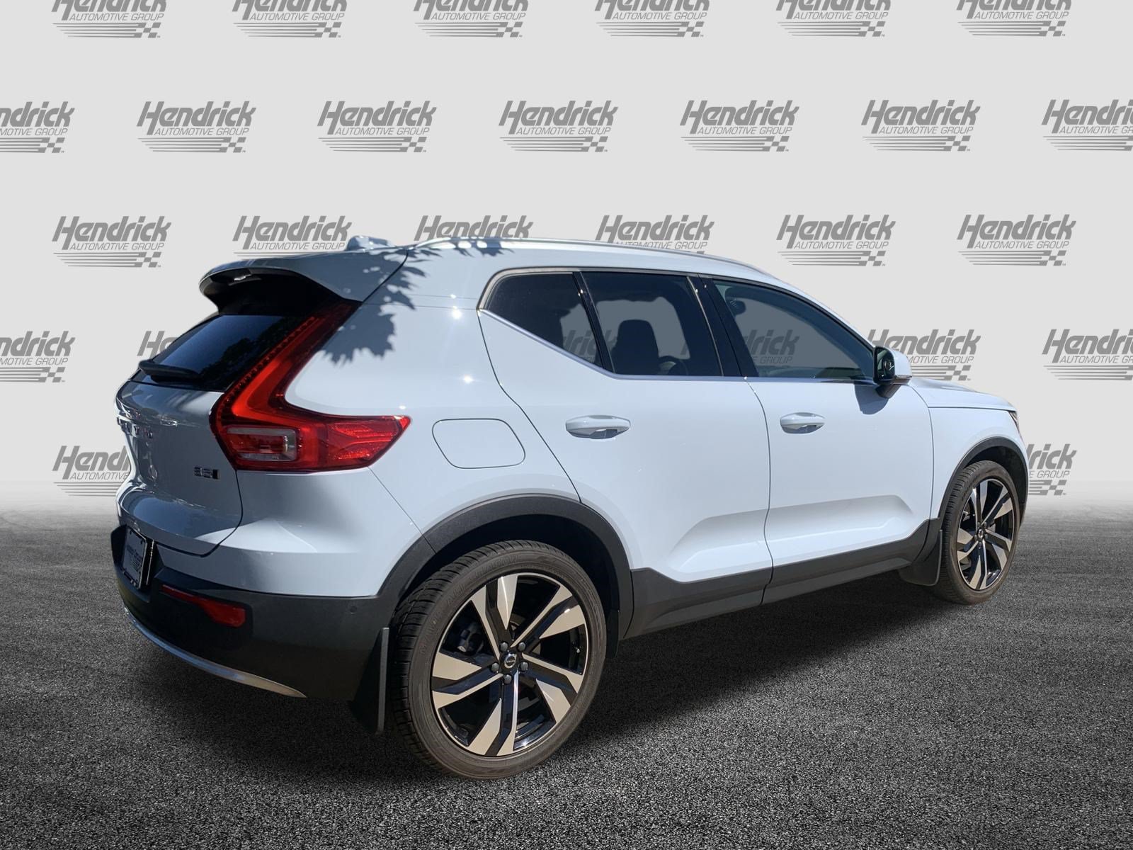 Used 2024 Volvo XC40 B5 Plus w/ Protection Package Premier AWD/4WD image 10