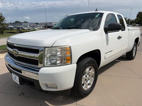 Used 2011 Chevrolet Silverado 1500 LT w/ All-Star Edition RWD image 4