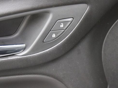 Used 2018 Chevrolet Equinox LT image 17