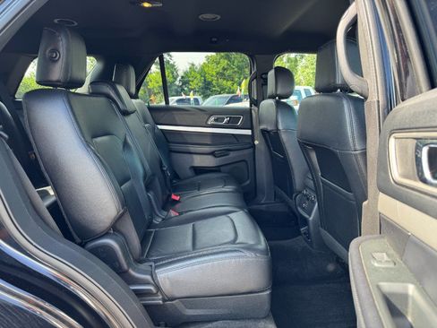 Used 2017 Ford Explorer XLT w/ Equipment Group 202A FWD image 19