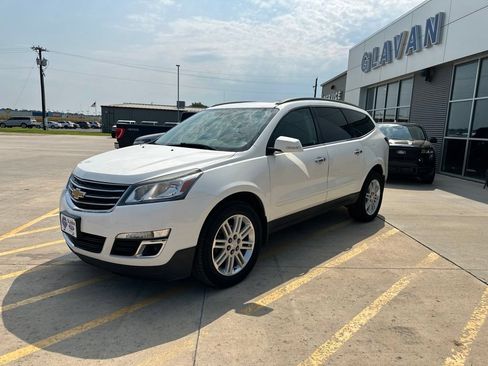Used 2015 Chevrolet Traverse LT w/ Style and Technology Package FWD image 3