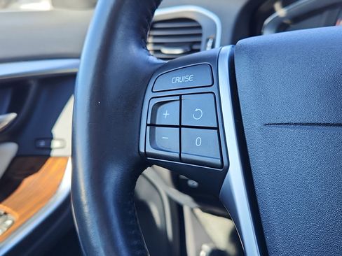 Used 2017 Volvo V60 T5 Premier w/ Convenience Package image 17