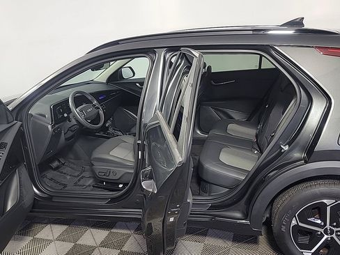 Used 2023 Kia Niro EX FWD image 15