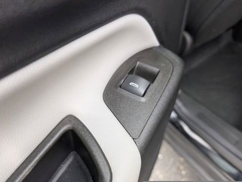 Used 2023 Chevrolet Equinox LS w/ LS Convenience Package image 11