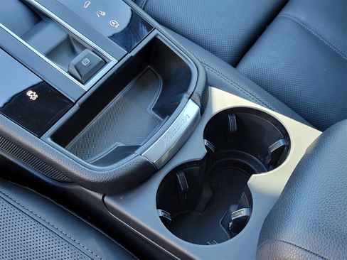 Used 2025 Porsche Macan image 19