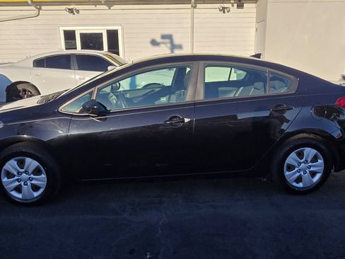 Used 2017 Kia Forte LX FWD image 3