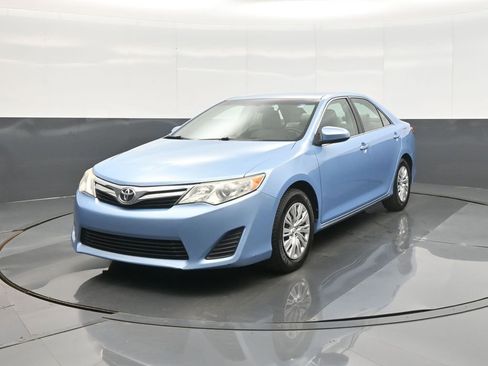 Used 2012 Toyota Camry LE FWD image 3