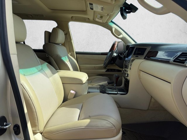 Used 2013 Lexus LX 570 4WD w/ Luxury Pkg image 19
