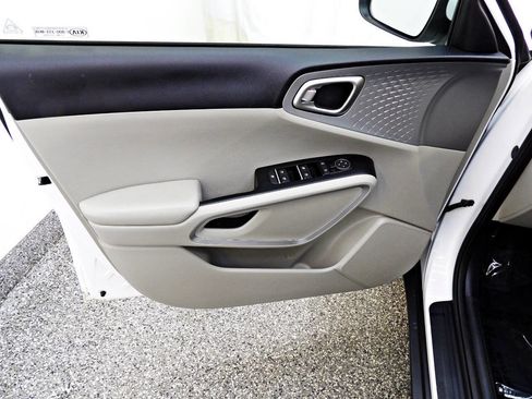 Used 2020 Kia Soul LX FWD image 7