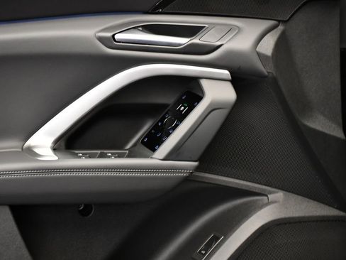 Used 2025 Audi Q5 Premium w/ Convenience Package image 32