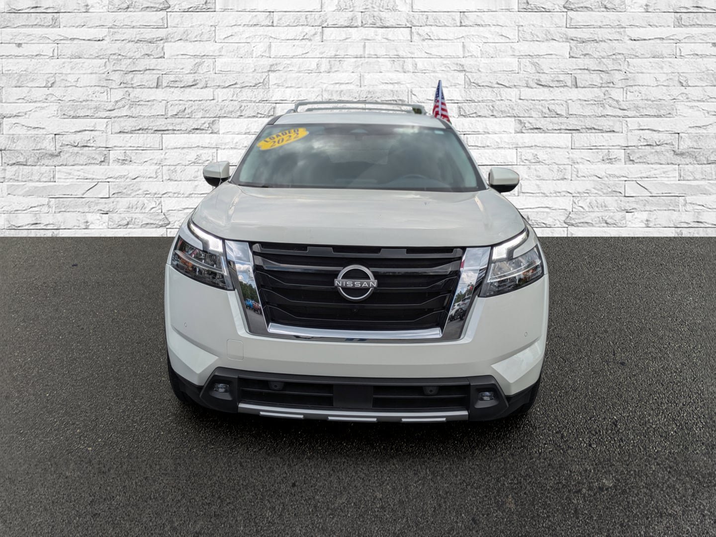 Used 2022 Nissan Pathfinder SL FWD image 3