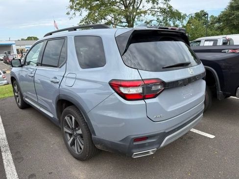 Used 2023 Honda Pilot Touring image 6