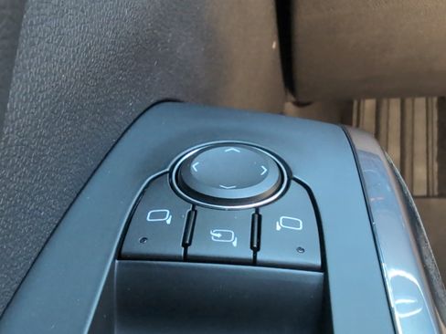 Used 2024 Chevrolet Traverse RS FWD image 37