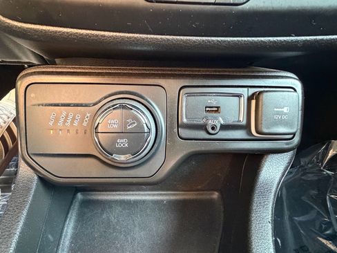 Used 2023 Jeep Renegade Trailhawk AWD/4WD image 34