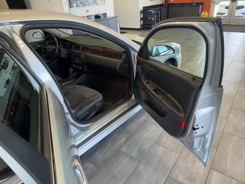 Used 2011 Chevrolet Impala LT image 17