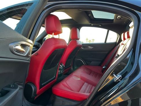 Used 2022 Alfa Romeo Giulia Veloce image 13