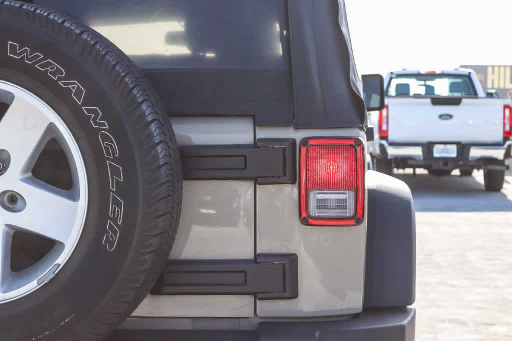 Used 2018 Jeep Wrangler Unlimited Sport S AWD/4WD image 9