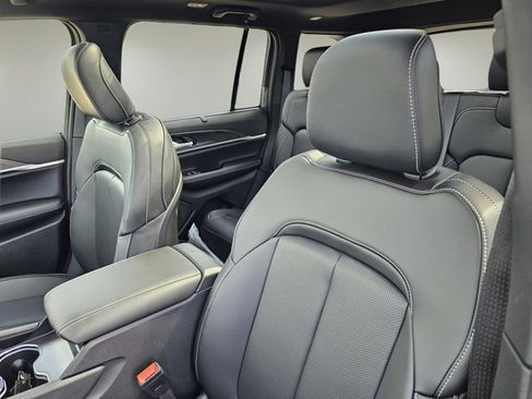 New 2025 Jeep Grand Cherokee Limited w/ Luxury Tech Group II image 19