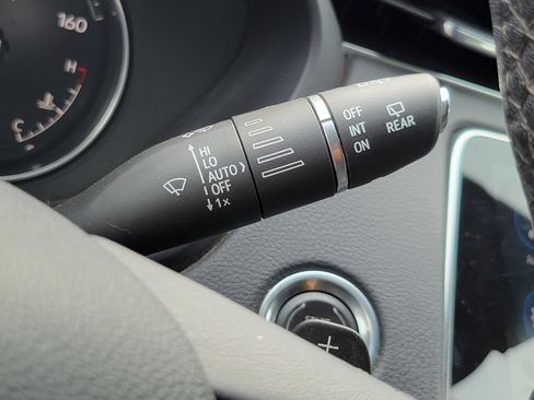 Used 2020 Cadillac XT4 Premium Luxury w/ Cold Weather Package FWD image 19