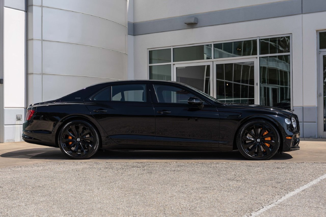 Certified 2025 Bentley Flying Spur Plug-In Hybrid AWD/4WD image 5
