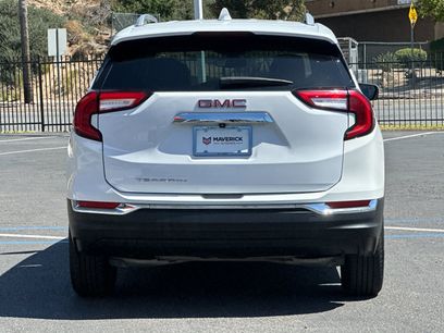 Used 2024 GMC Terrain SLT