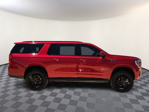 Used 2023 GMC Yukon XL AT4 w/ AT4 Premium Plus Package AWD/4WD image 5
