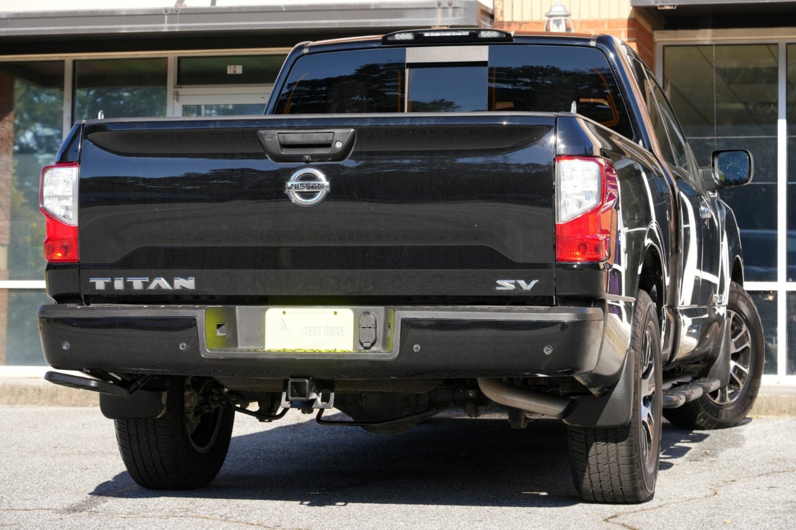Used 2021 Nissan Titan SV w/ SV Convenience Package RWD image 4