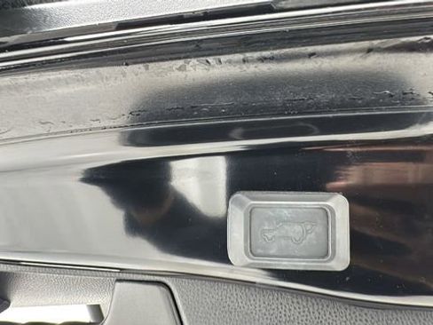 Used 2019 Toyota RAV4 XLE Premium image 16