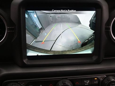 Used 2022 Jeep Wrangler Unlimited Sahara w/ LED Lighting Group AWD/4WD image 16